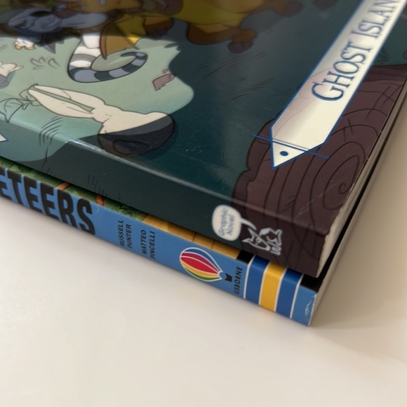 Graphic Novel 2 Book Bundle - Picture 14 of 16